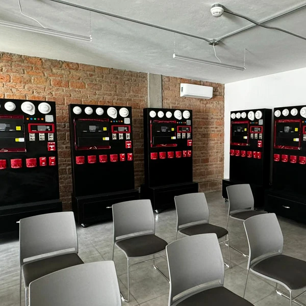 Paneles de control inteligentes y convencionales